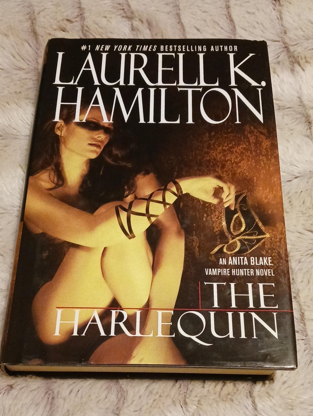 Laurell K. Hamilton "The Harlequin" Hardcover Book 1st Edition